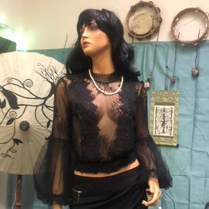 APEACH BLACK LACE BLOUSE WITH VICTORIAN DOUBLE BELL LACE SLEEVES SIZE SMALL